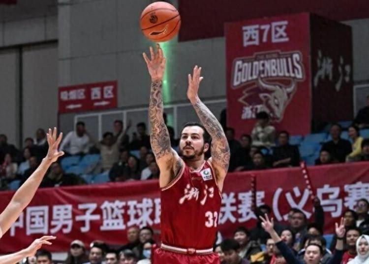 开云体育官网-现役国手！0分0板0助0断，1分钟3犯规，球迷：凭什么进的国家队？