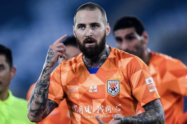 开云在哪里下载-泰山敲定35人报名南下广州 卡达尔陈科睿转投天津